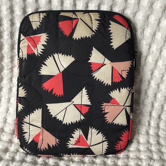 Marc Jacobs iPad Sleeve - Picture 3 of 4
